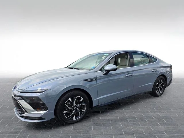 Used 2025 Blue Hyundai SEL image 3