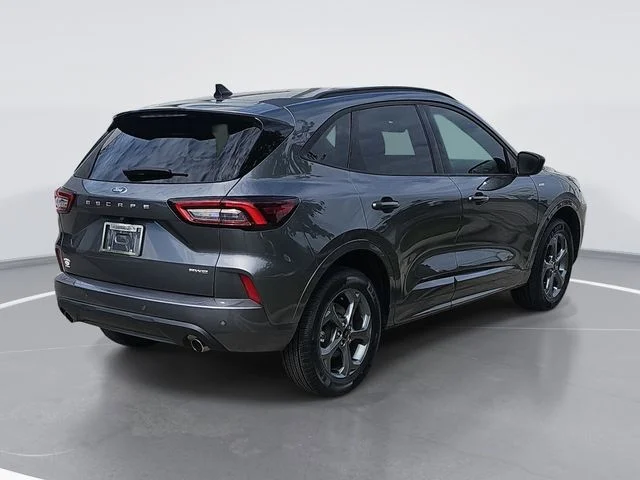 Used 2023 Gray Ford ST-Line image 3