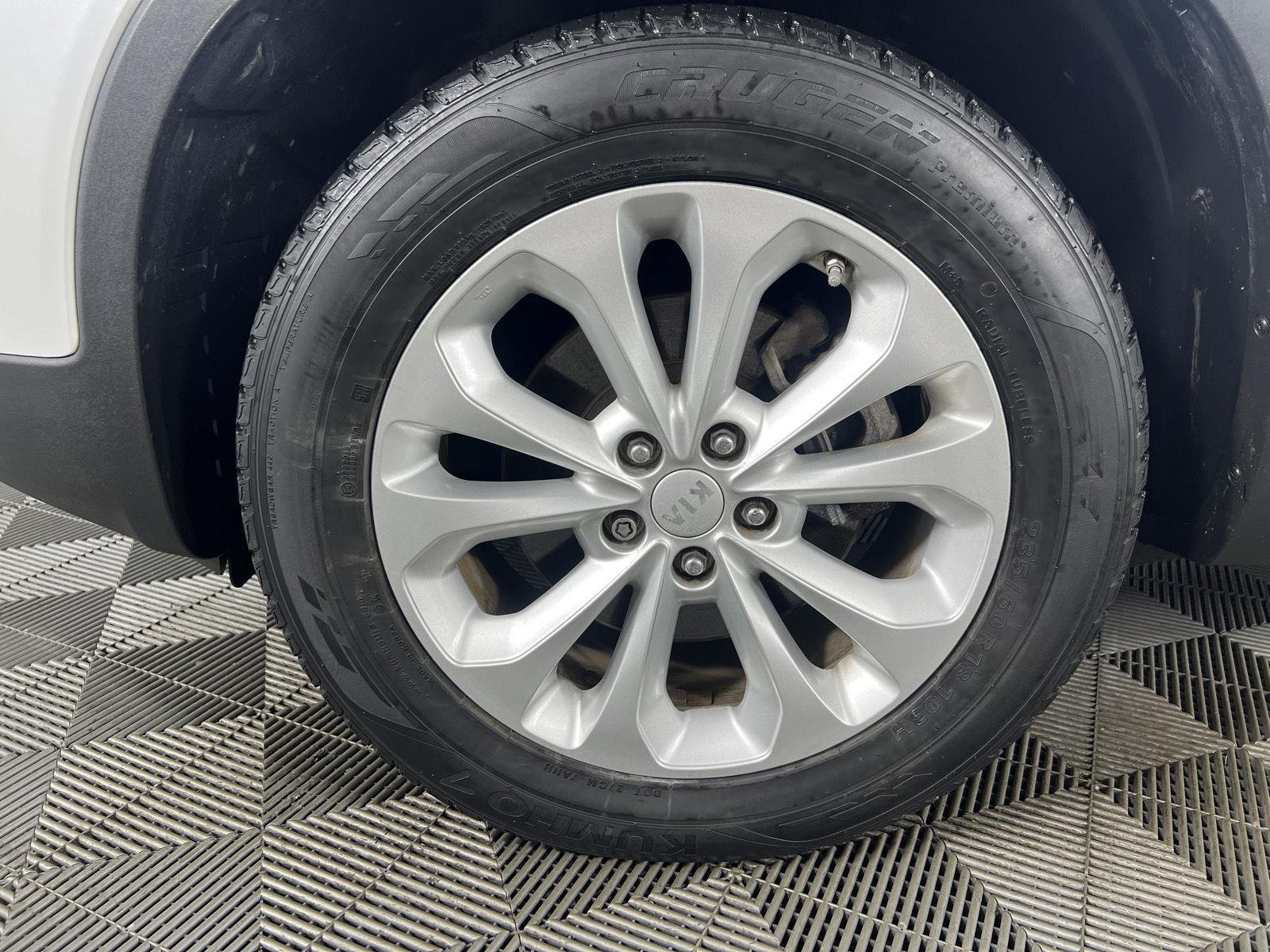 Used 2015 Snow White Pearl Kia EX image 12