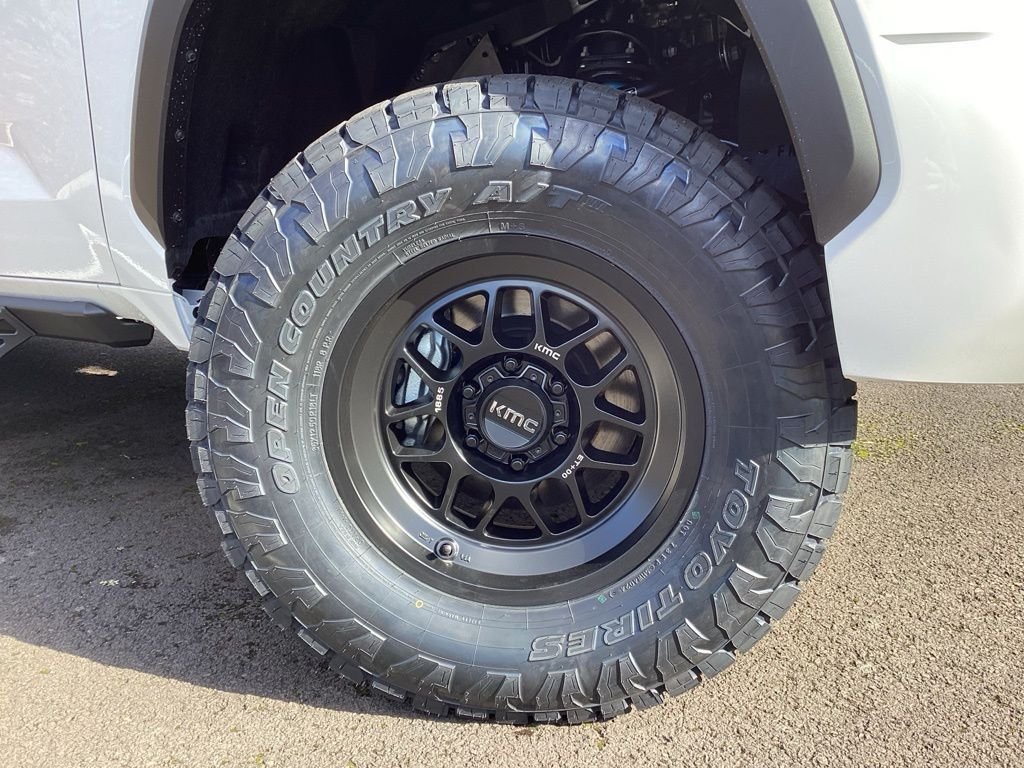 2025 Toyota Tundra SR5 - Photo 8