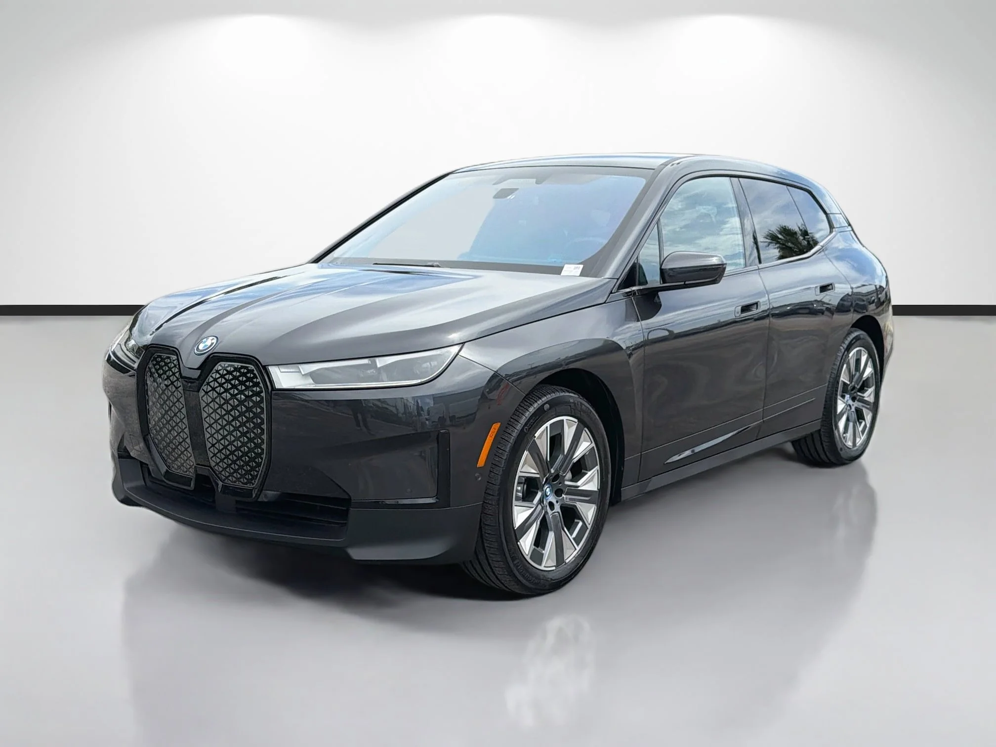 Used 2024 Dark Graphite Metallic BMW xDrive50 image 7