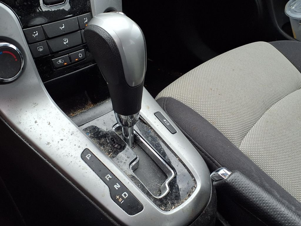 Used 2013 White Chevrolet LS image 18