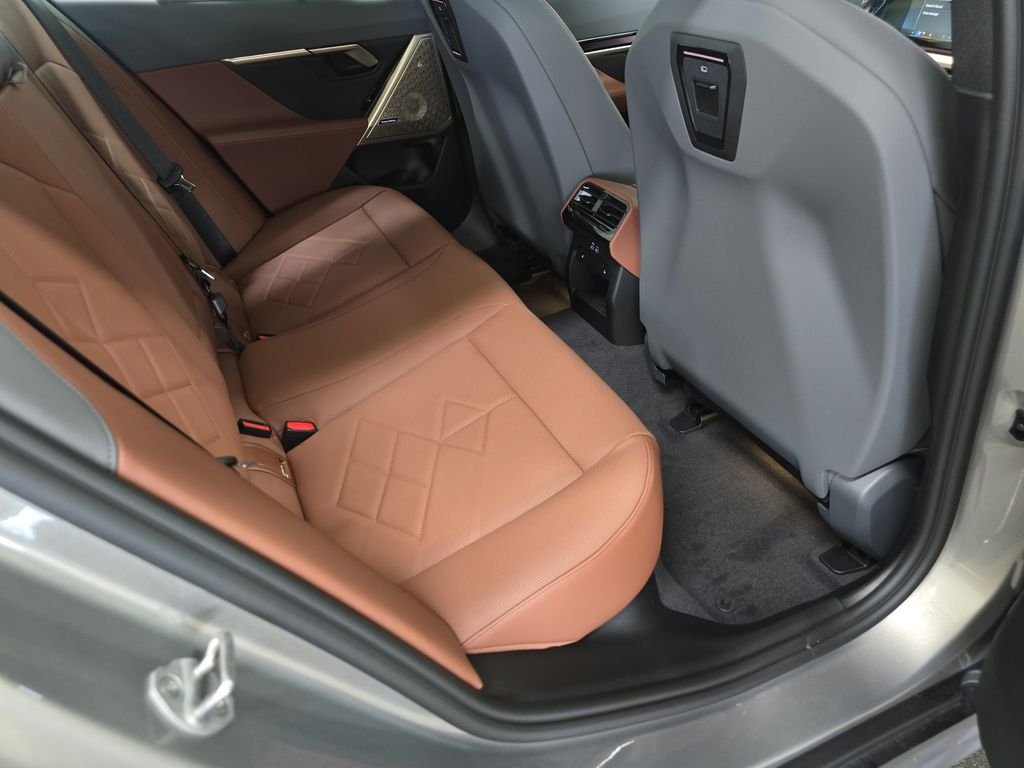 New 2027 Oxide Grey Metallic BMW 530i image 11