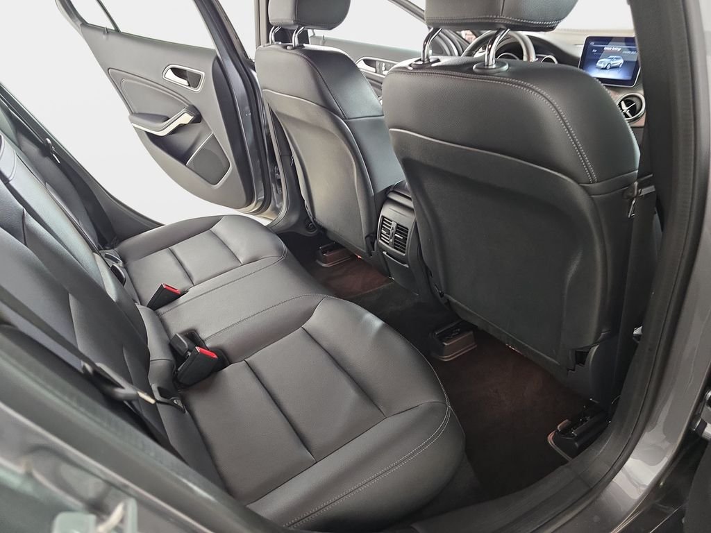 Used 2018 Gray Metallic Mercedes-Benz GLA 250 image 12