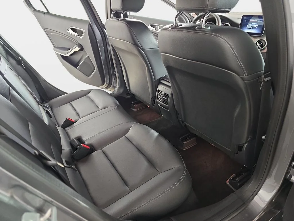 Used 2018 Gray Metallic Mercedes-Benz GLA 250 image 12