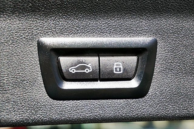 Used 2023 White BMW xDrive30i image 14