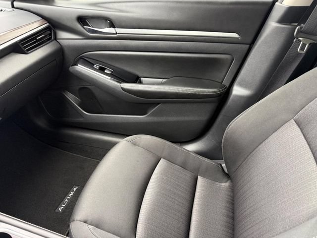 Used 2023 White Nissan SV FWD image 19