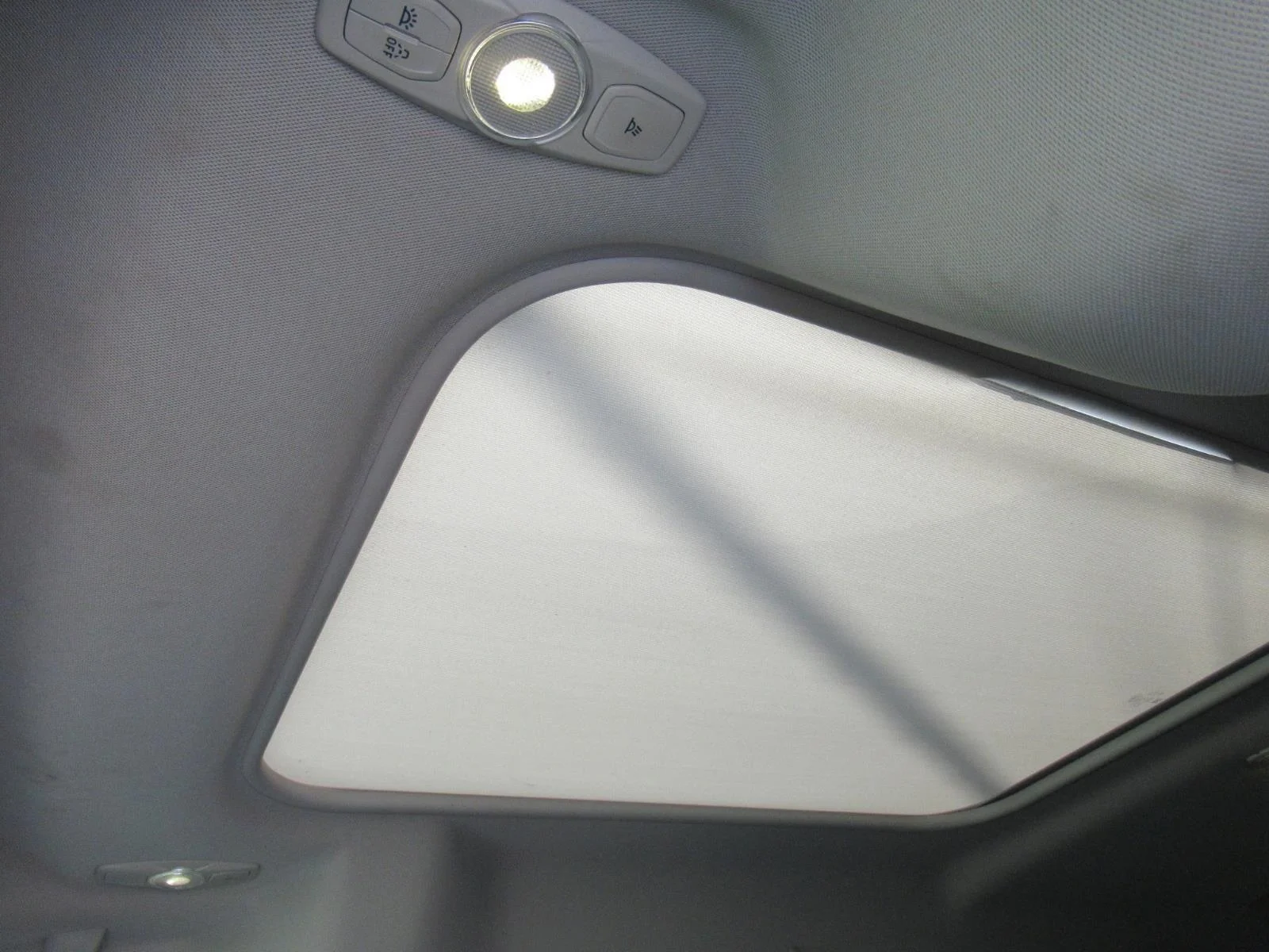 Used 2016  Ford Titanium image 21