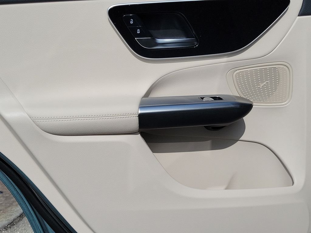 New 2026 Verde Silver Metallic Mercedes-Benz GLC 300 image 17