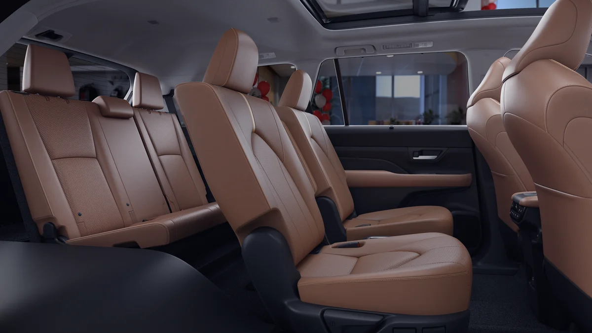 New 2026 Wind Chill Pearl Toyota Platinum image 18