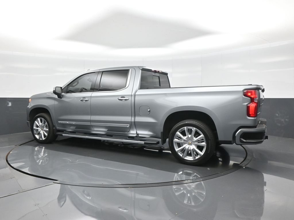 Used 2025 Gray Chevrolet High Country image 5