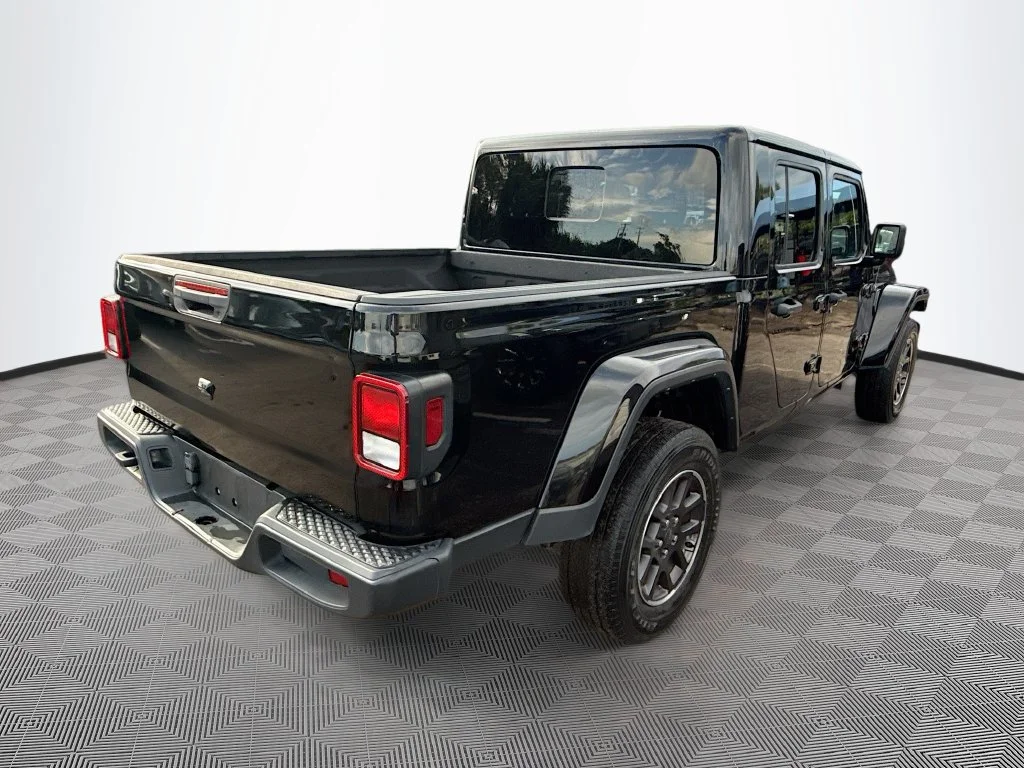 Used 2023 Black Jeep Overland image 6