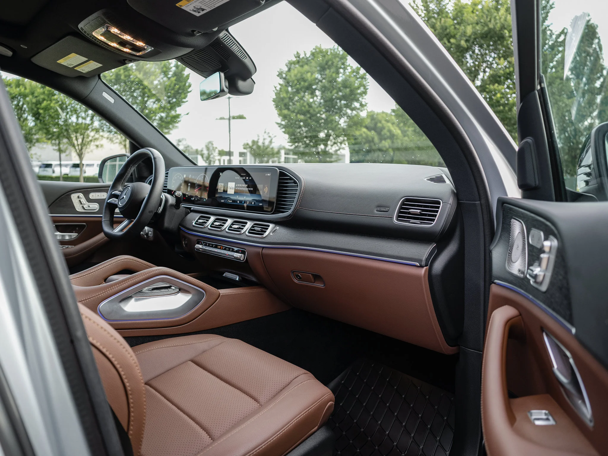 Certified Used 2025 Cirrus Silver Metallic Mercedes-Benz GLS 450 image 27