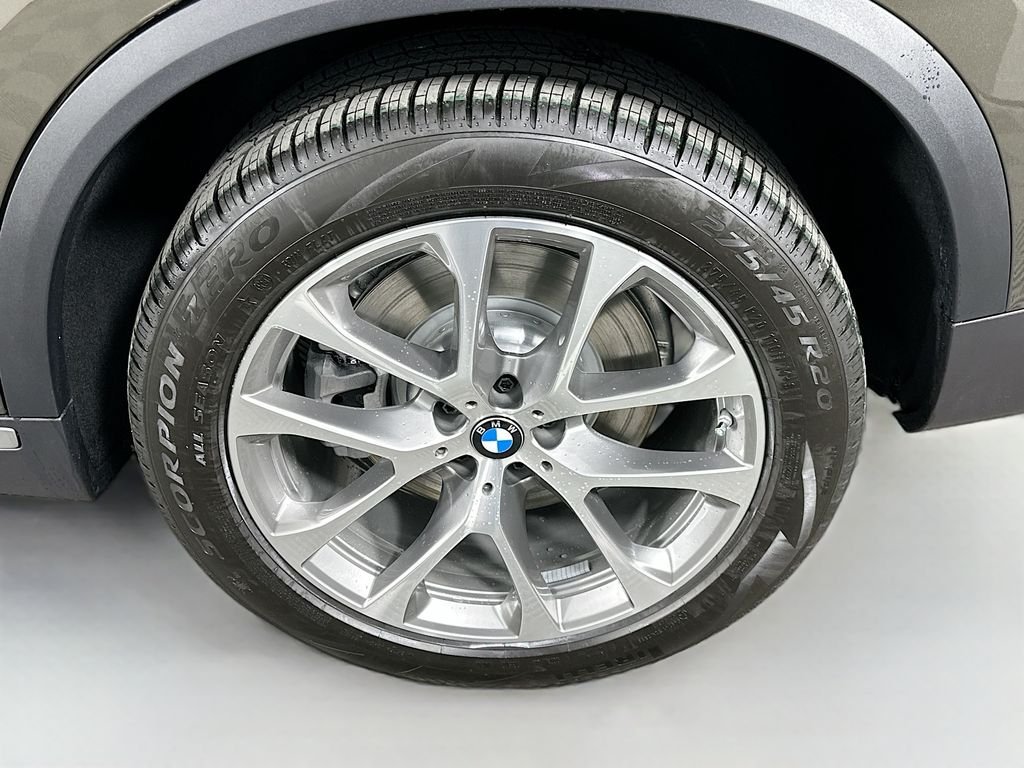 New 2026 Manhattan Green Metallic BMW xDrive50e image 23