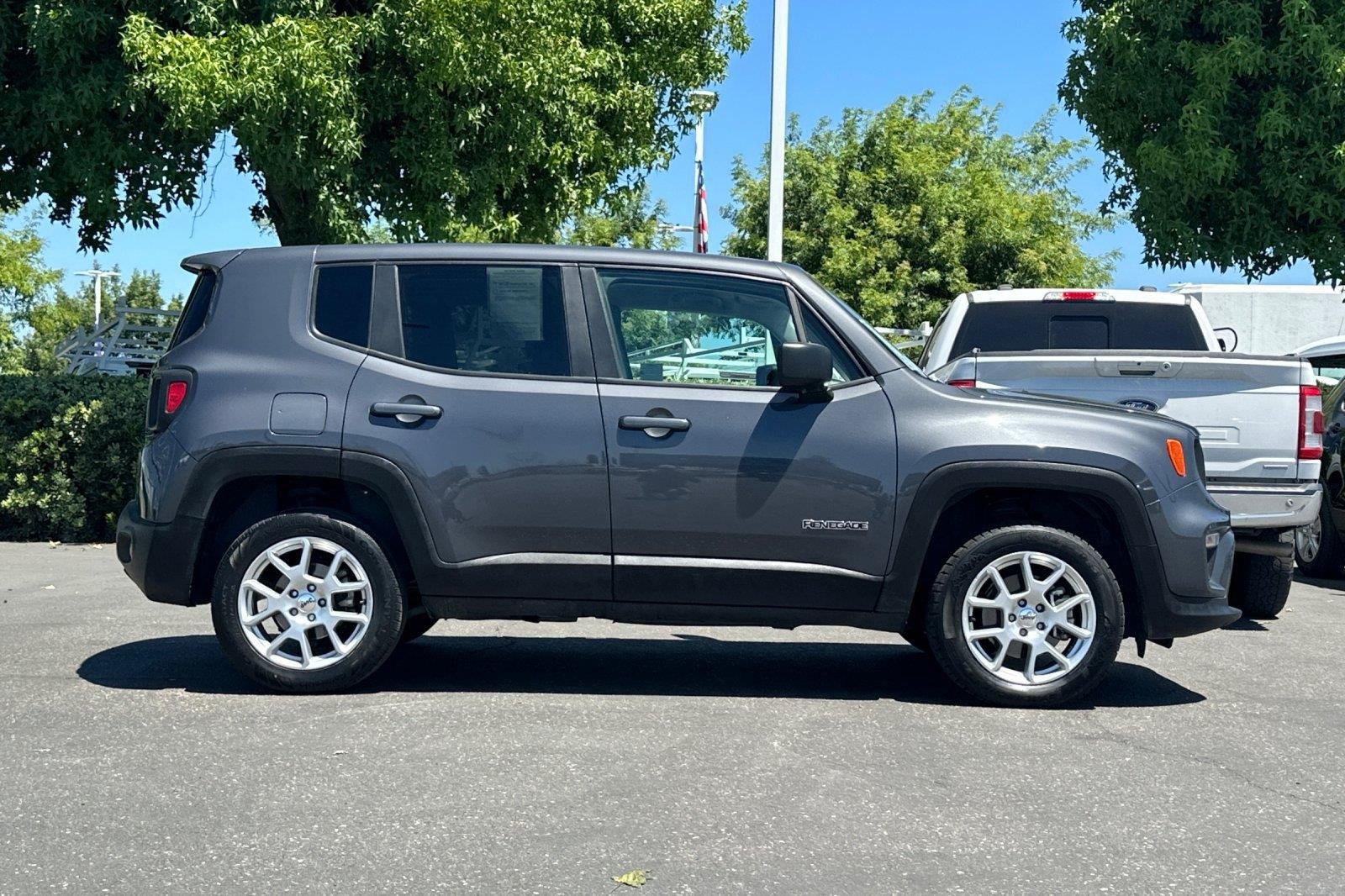 Used 2023 Graphite Gray Jeep Latitude image 3