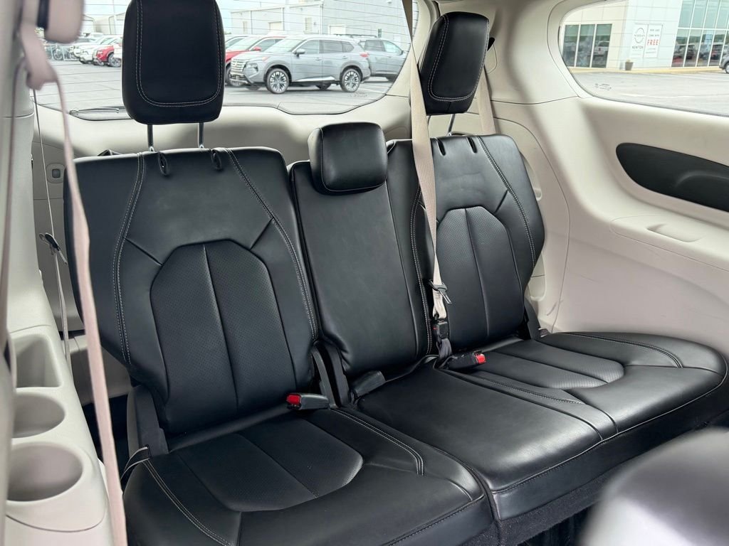 Used 2023 White Chrysler Touring L image 19