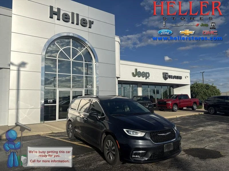 2021 Chrysler Pacifica Touring L's photo