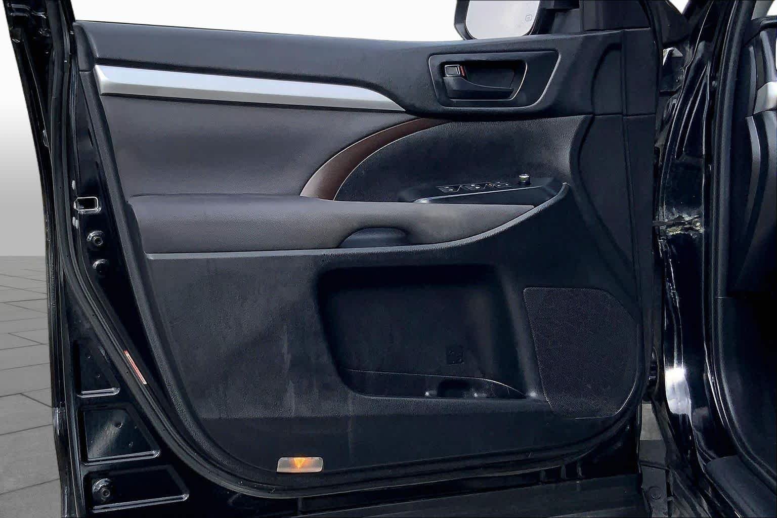 Used 2019 Midnight Black Metallic Toyota LE image 21