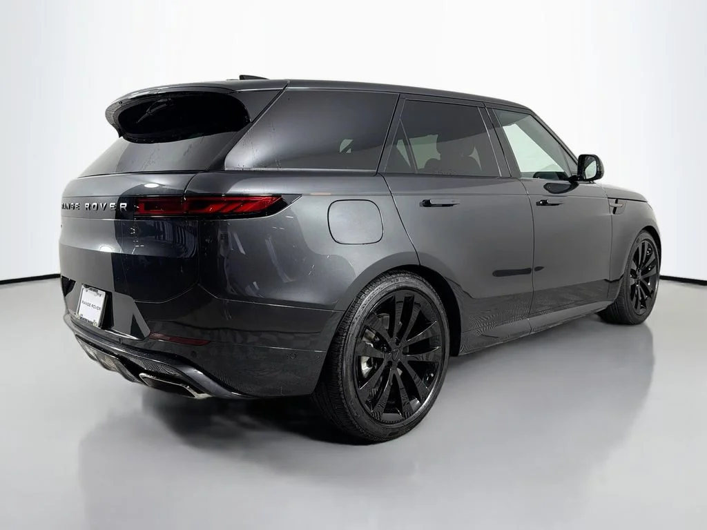 New 2026 Carpathian Grey Land Rover Dynamic SE image 5