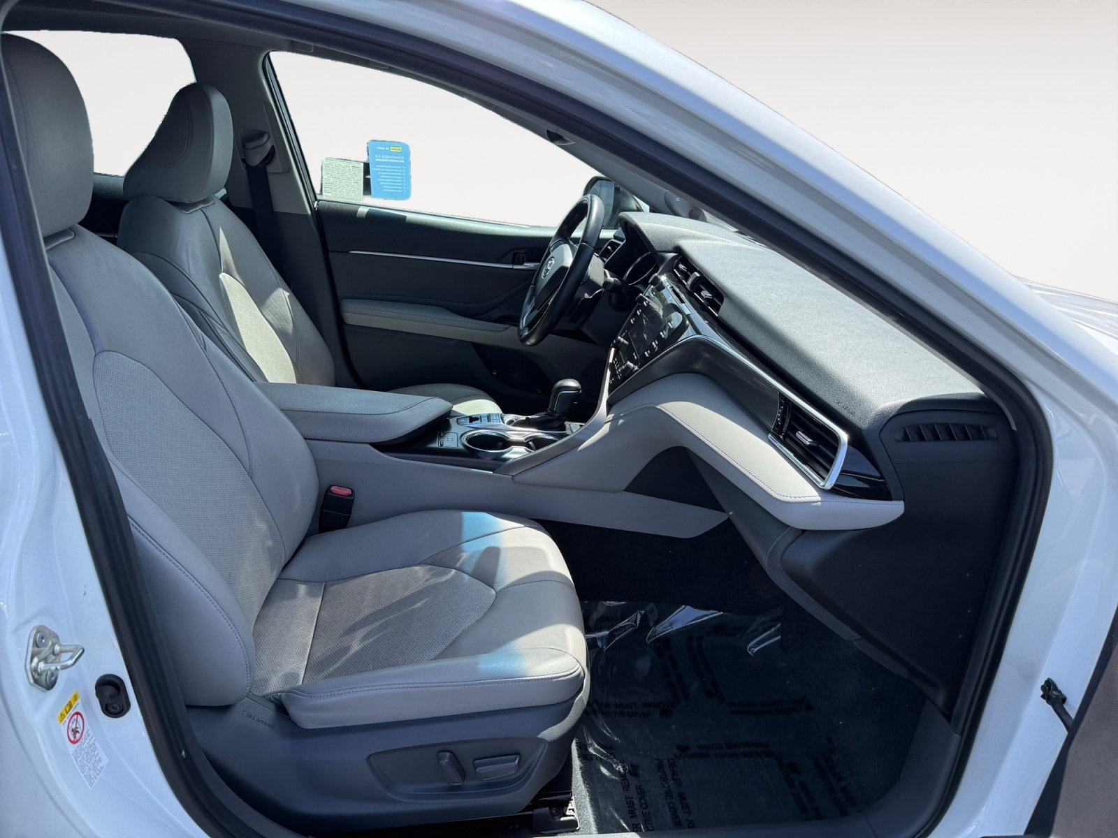 Used 2018 Pearl Toyota XSE V6 image 19