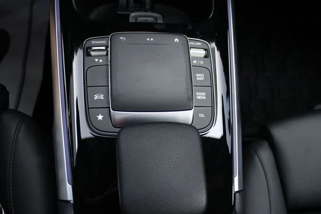 Used 2022  Mercedes-Benz GLB 250 image 18