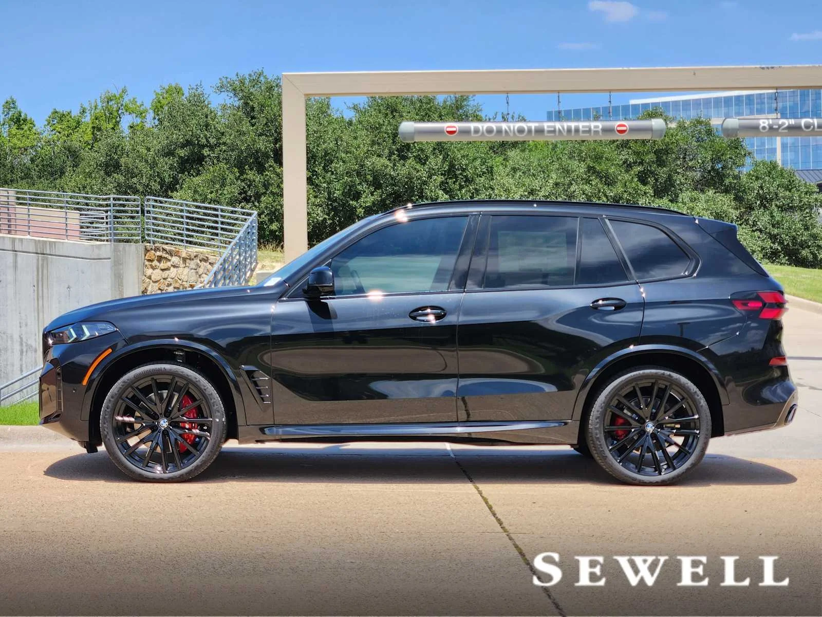 New 2026 Black Sapphire Metallic BMW xDrive40i image 2