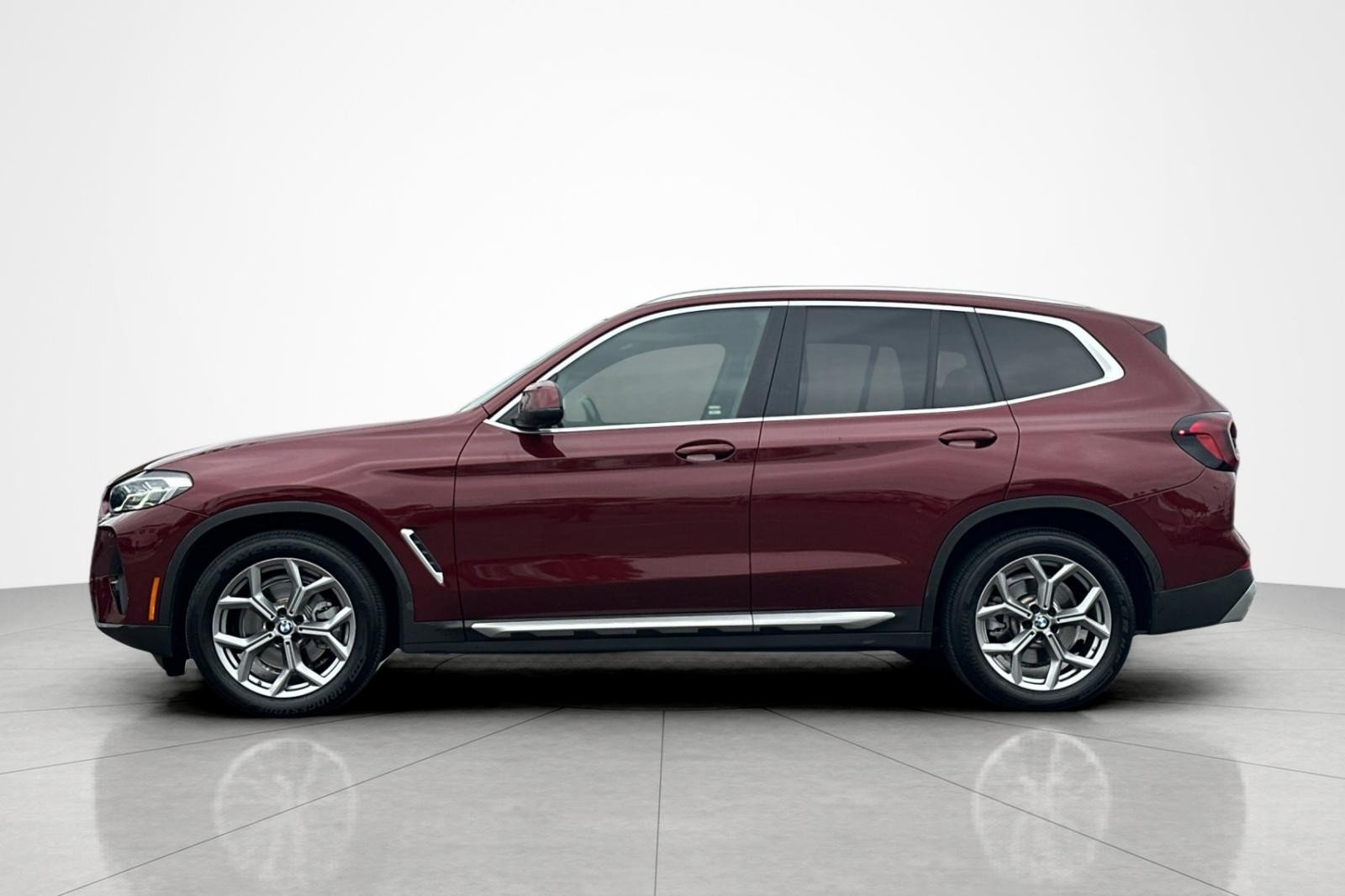 Used 2023 Aventurin Red Metallic BMW sDrive30i image 2