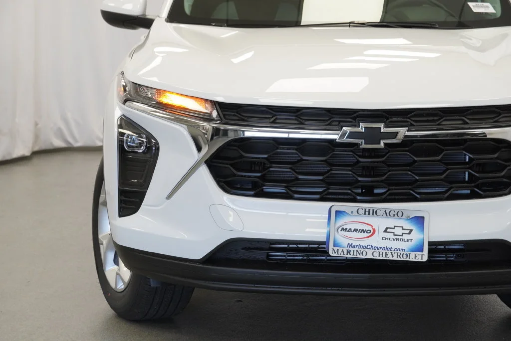 New 2026 Summit White Chevrolet LS image 31