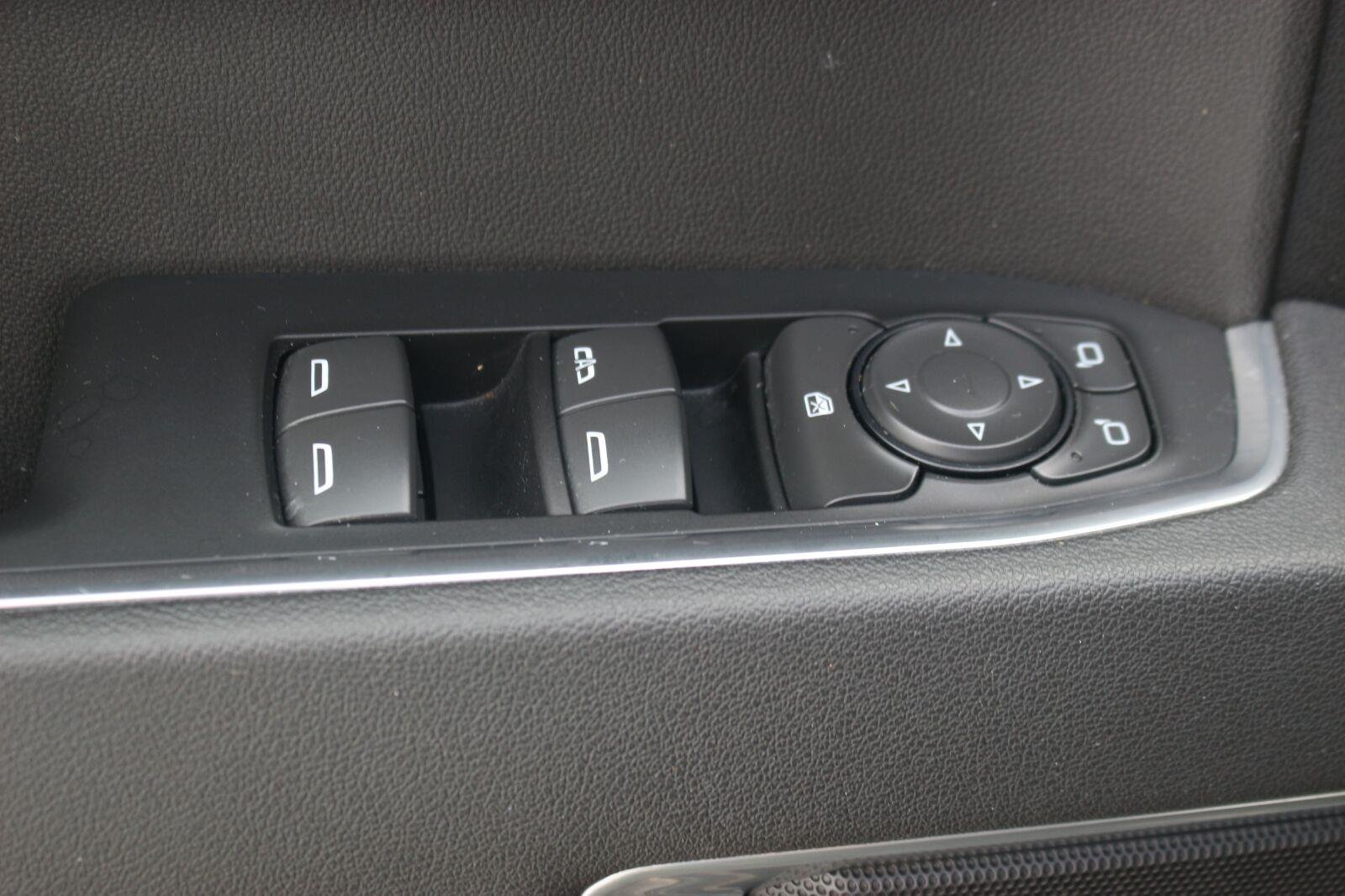 Used 2025 Cypress Gray Chevrolet LT image 17