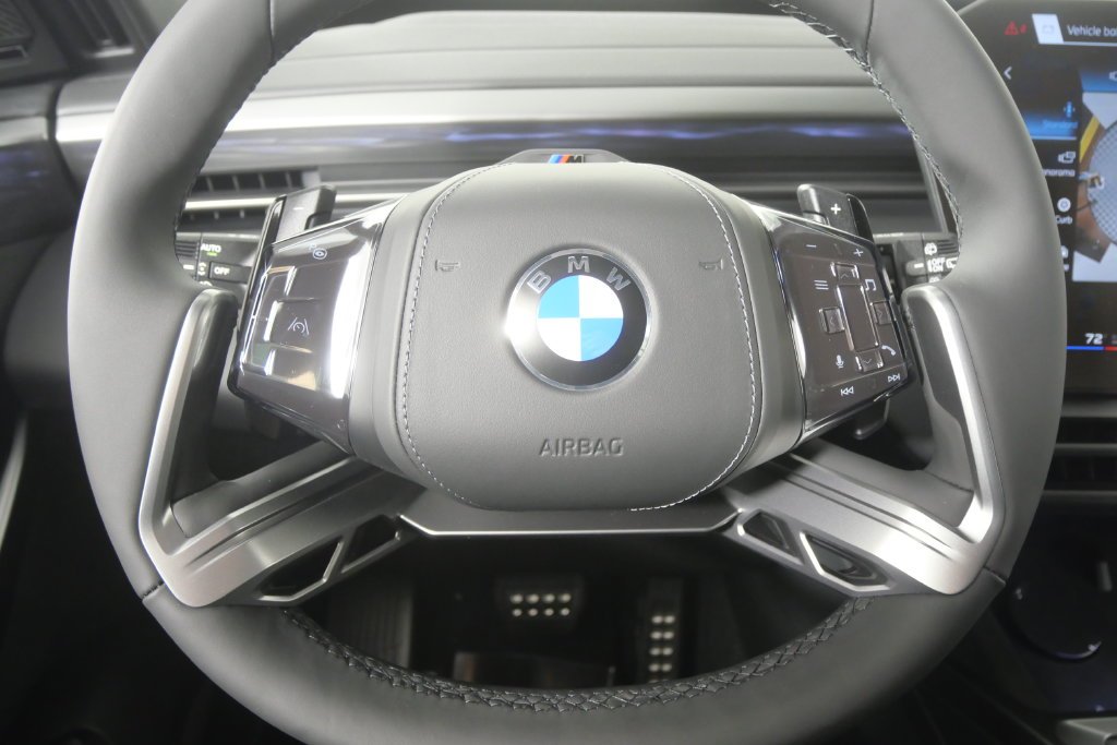 New 2027 Vancouver Green Metallic BMW  image 22