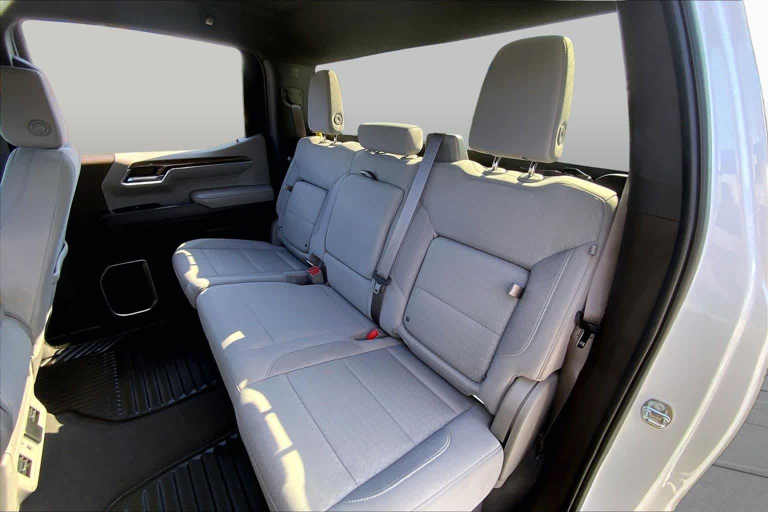 Used 2023 SUMMIT WHITE Chevrolet RST image 21