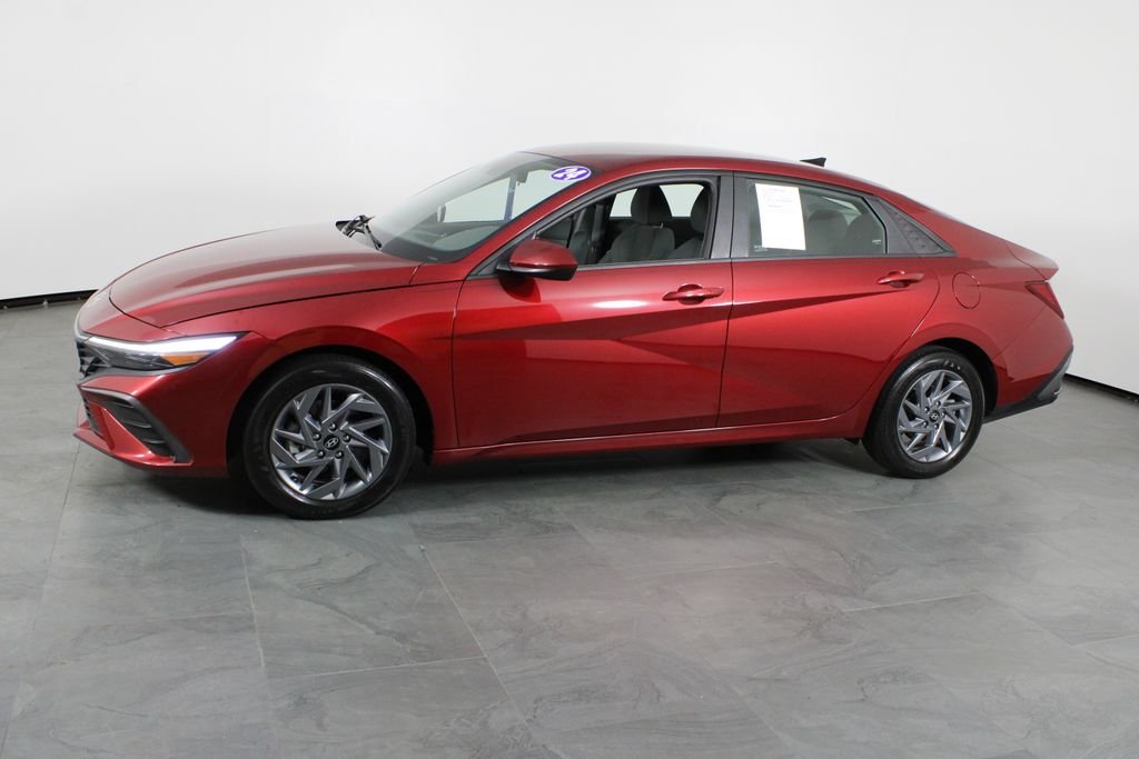 Certified Used 2024 Red Hyundai Blue image 14
