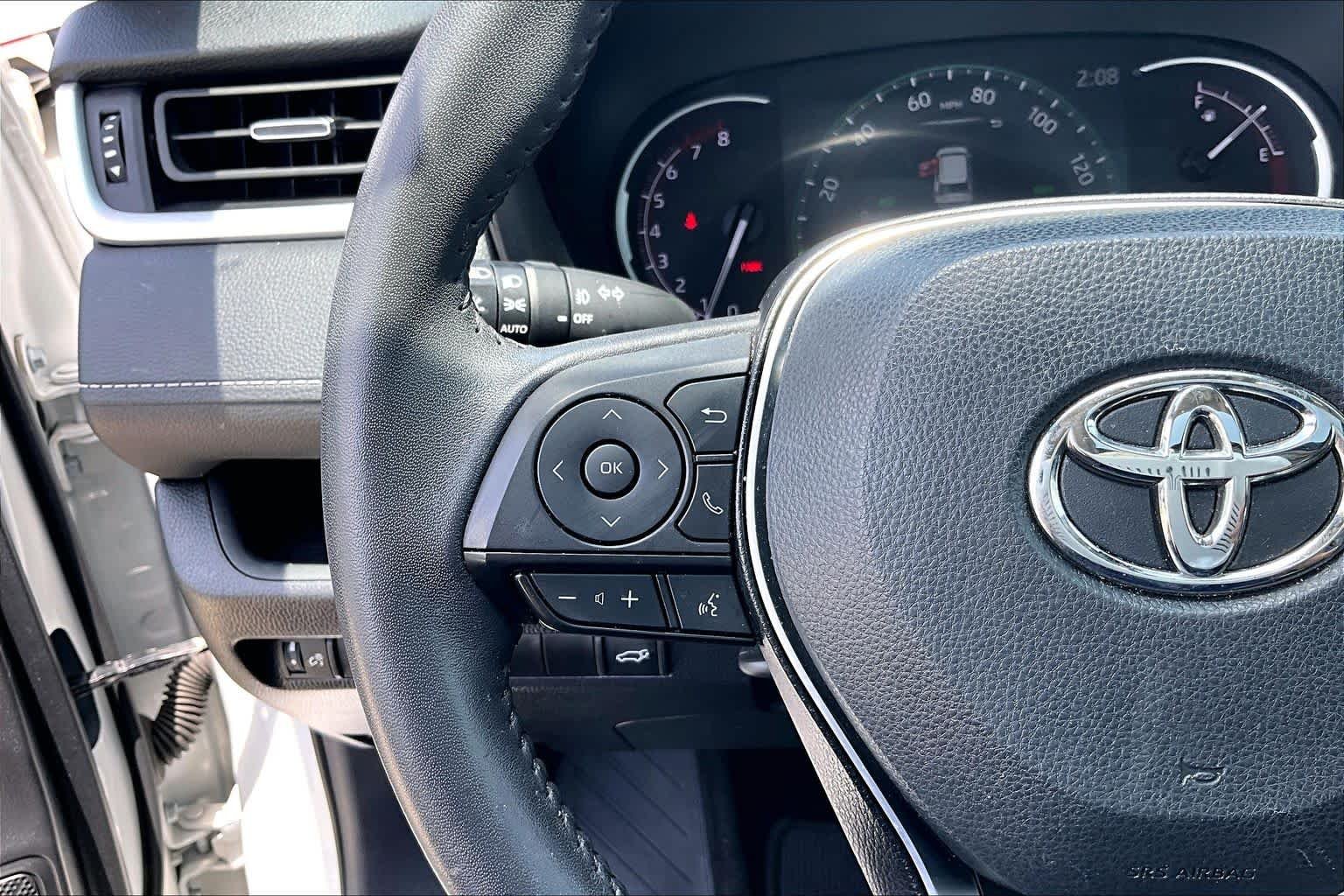 Used 2025 Wind Chill Pearl Toyota XLE Premium image 23