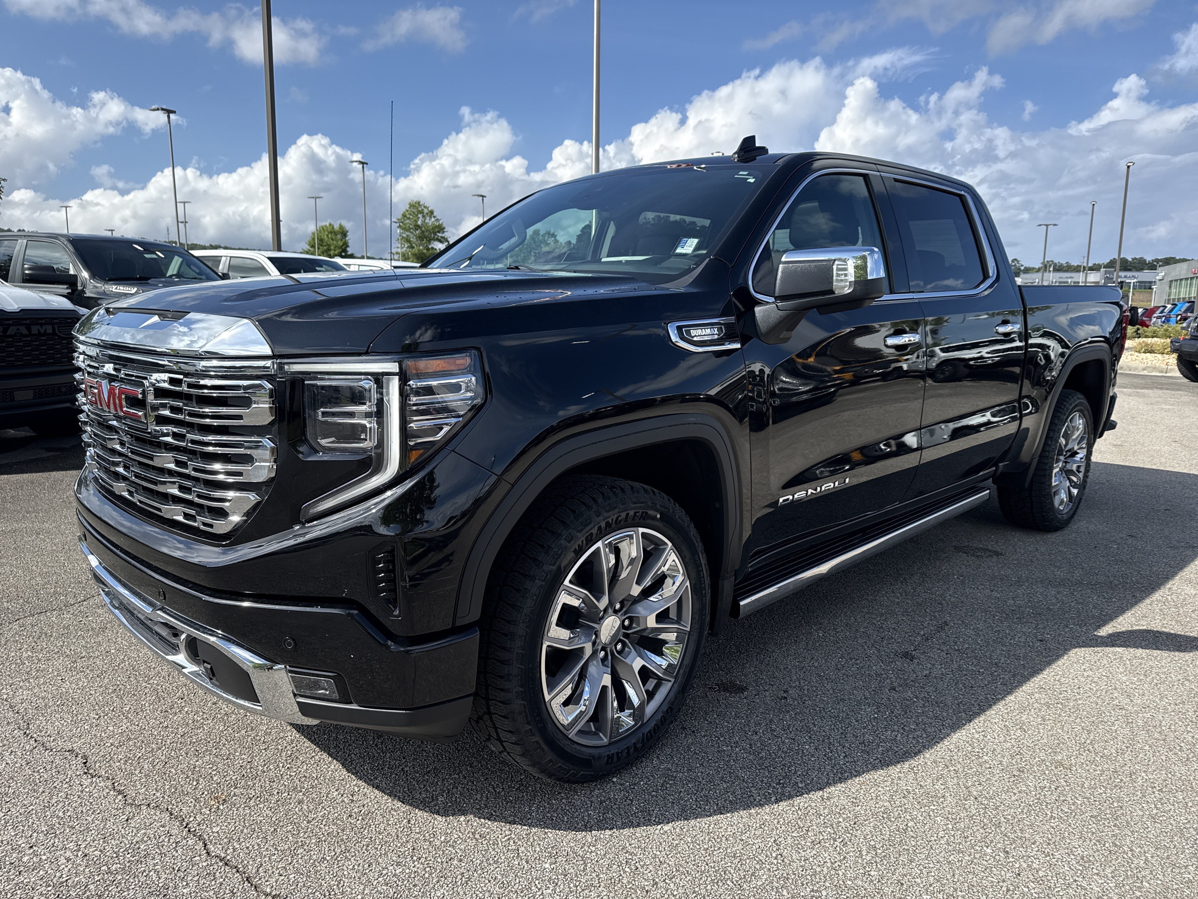 Used 2023 Onyx Black GMC Denali image 3