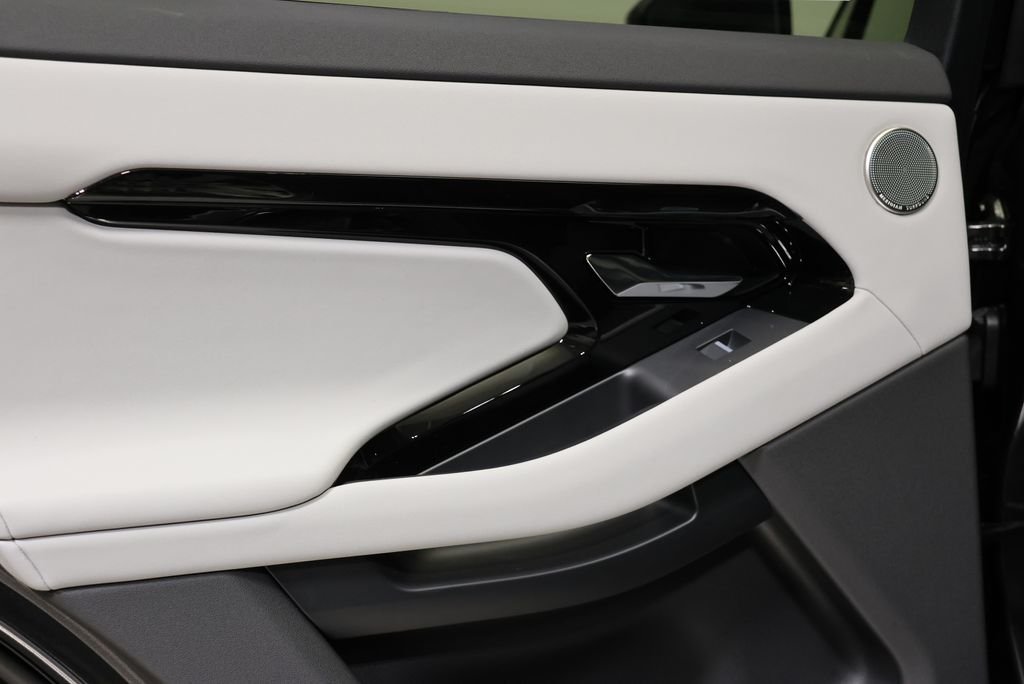 New 2026 Carpathian Grey Land Rover Hoxton Edition image 32