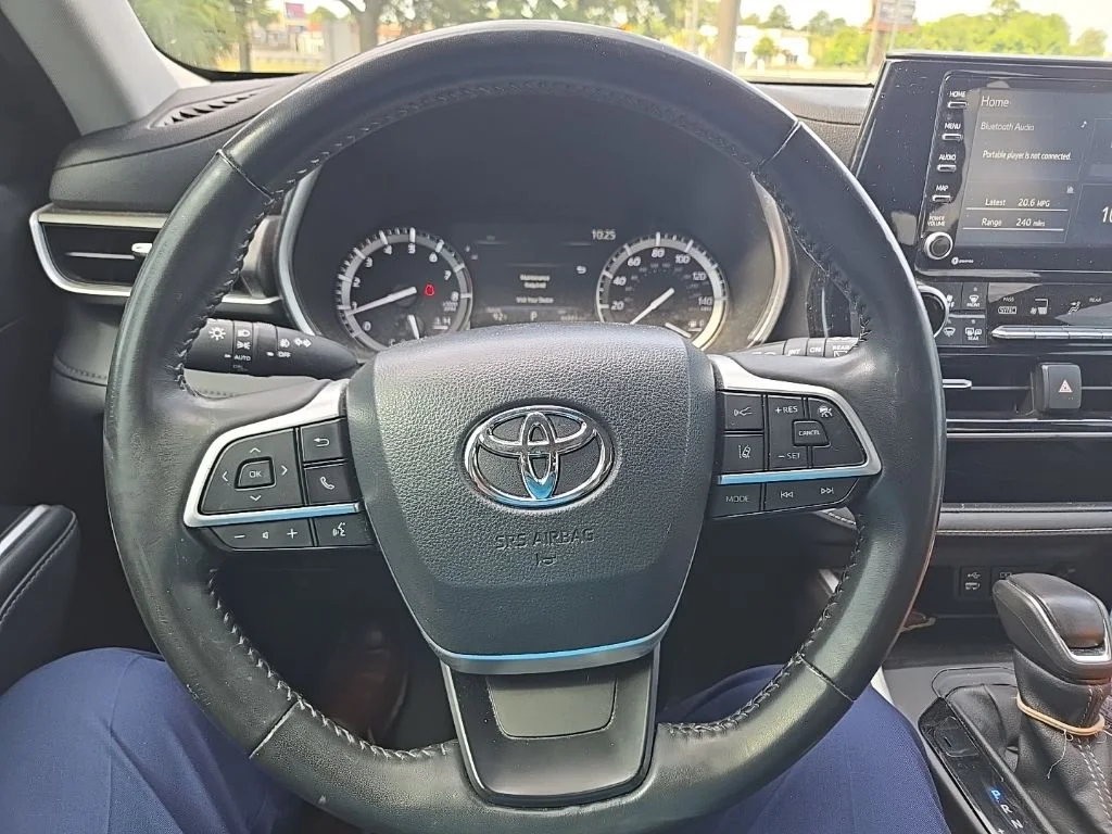 Used 2022 Beige Toyota XLE image 14