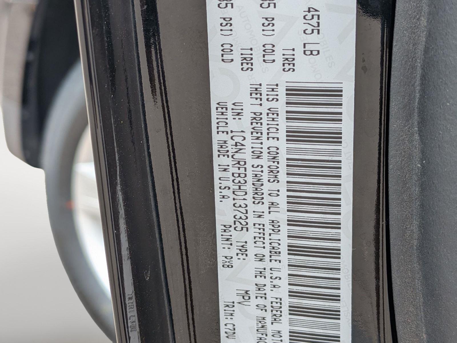 Used 2017 Black Clearcoat Jeep Latitude image 28