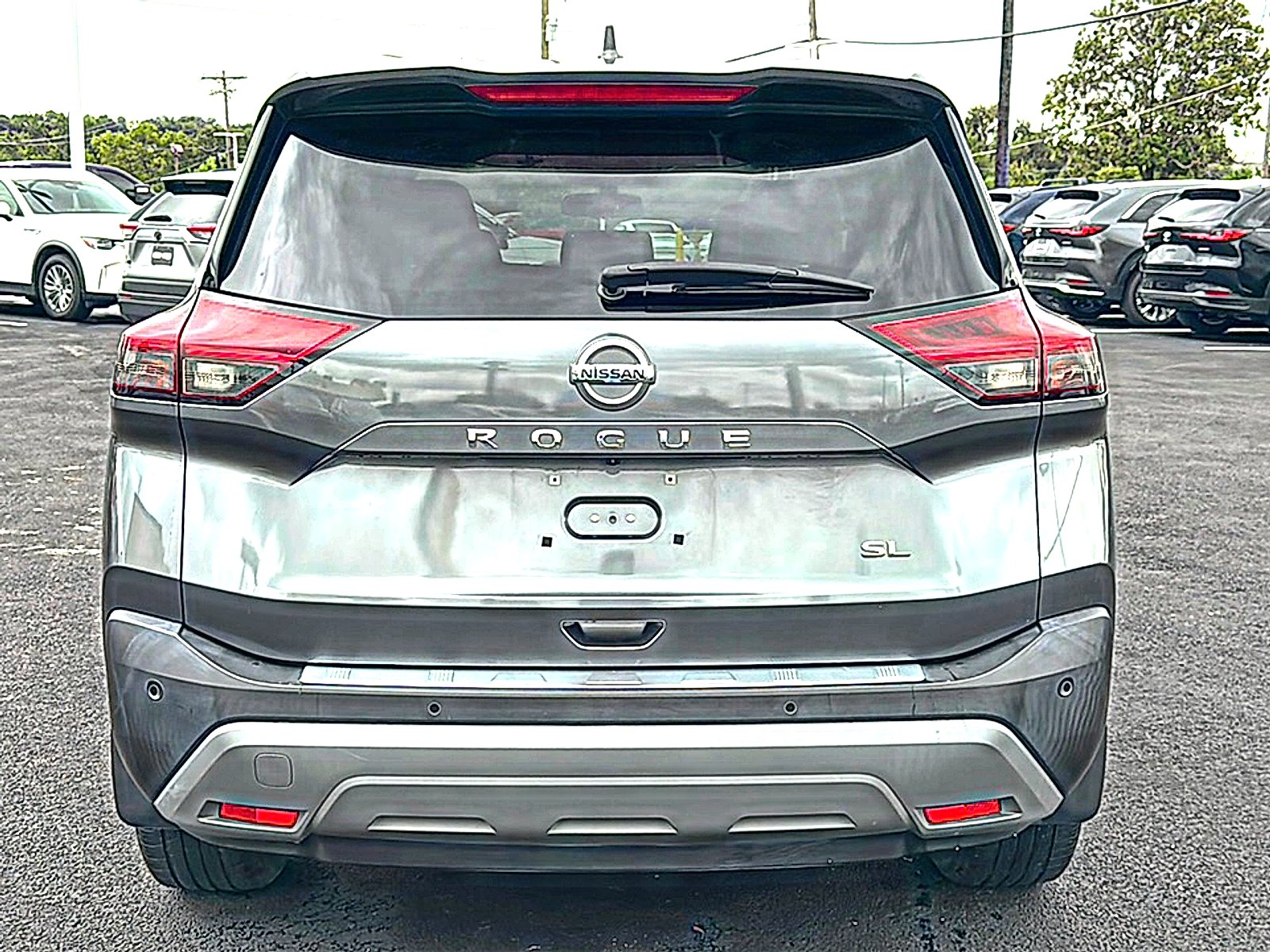 Used 2021 Gun Metallic Nissan SL FWD image 7