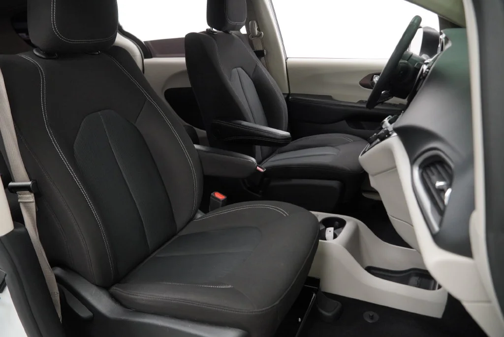Used 2023 White Chrysler LX image 37