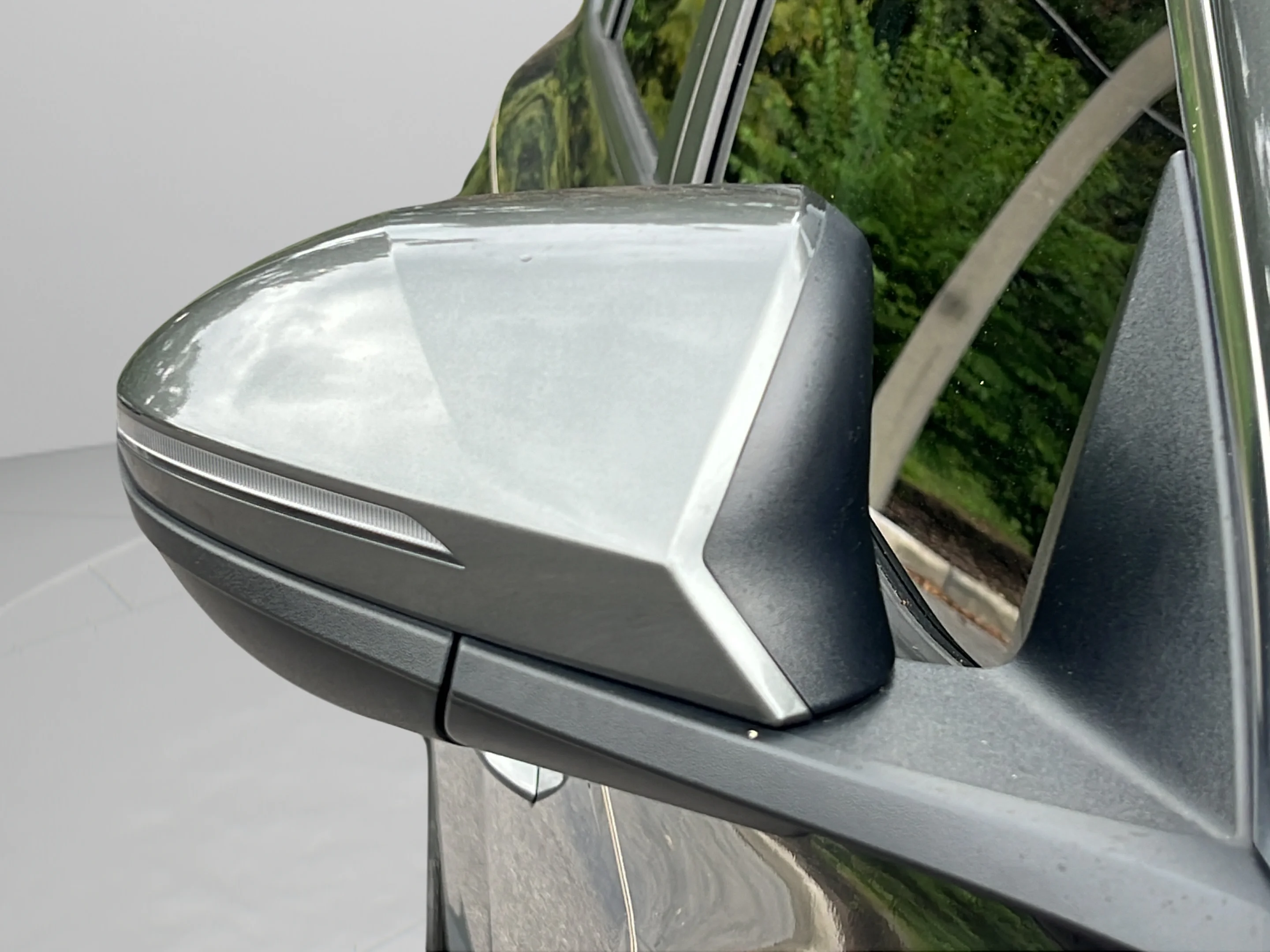Used 2023 Amazon Gray Hyundai SEL image 25