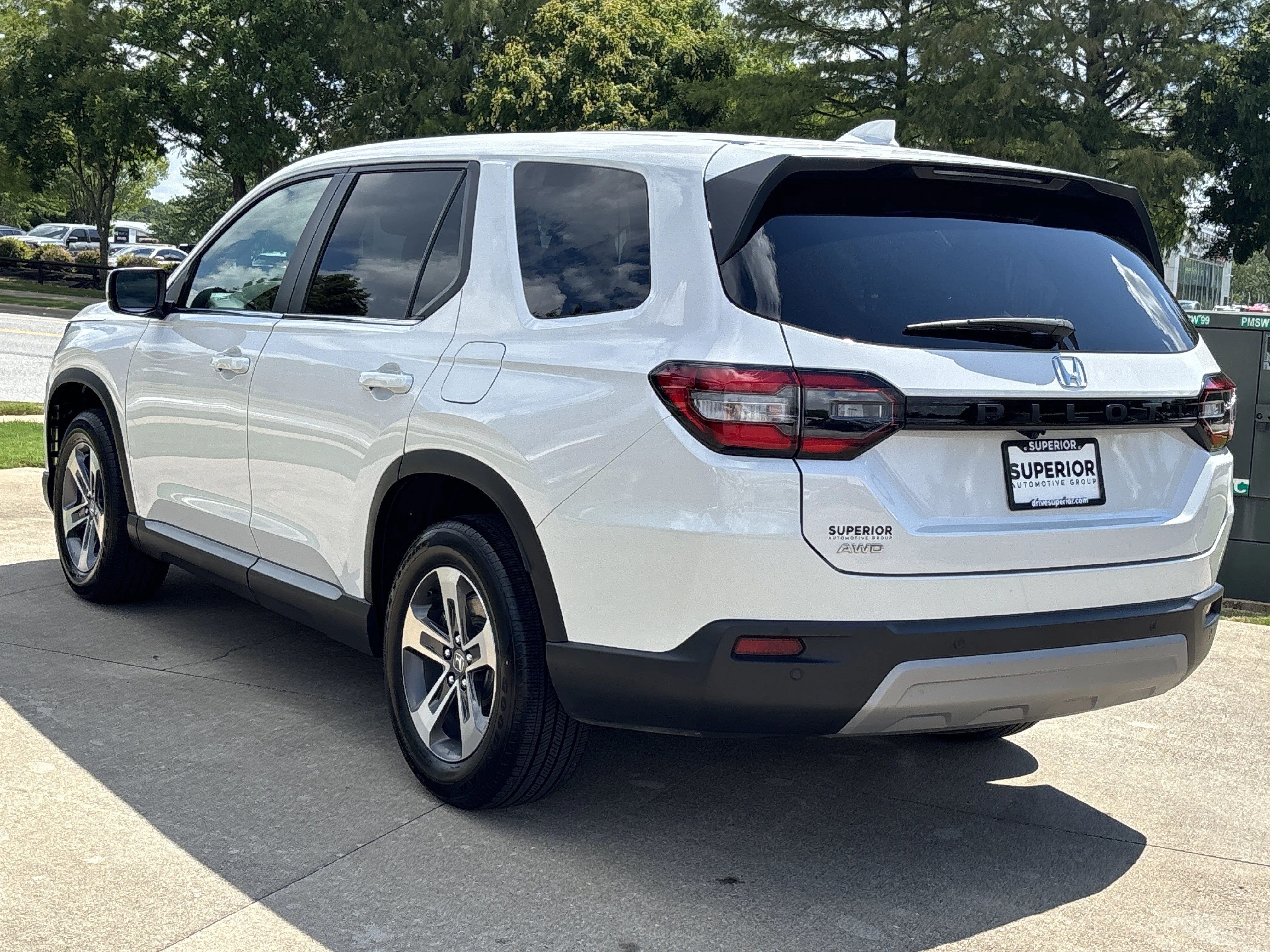 Used 2025 Platinum White Pearl Honda EX-L AWD image 9