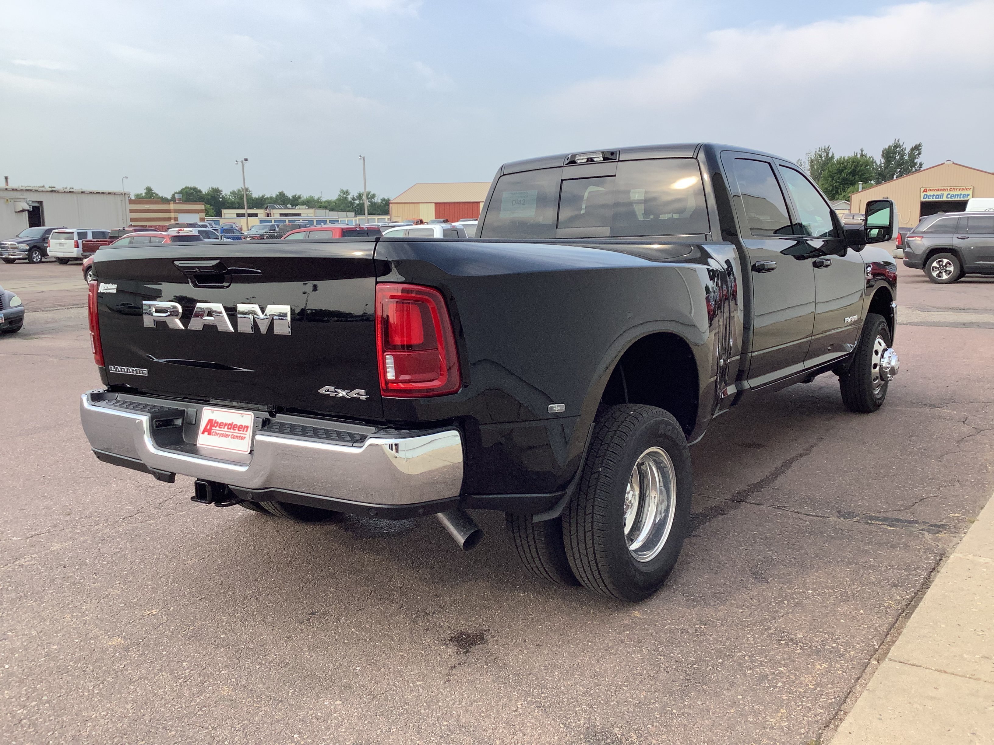 New 2026 Diamond Black Crystal Pearl-Coat Exterior Paint RAM Big Horn image 5