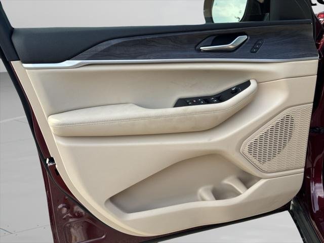 New 2025 Velvet Red Pearl-Coat Exterior Paint Jeep Limited image 30