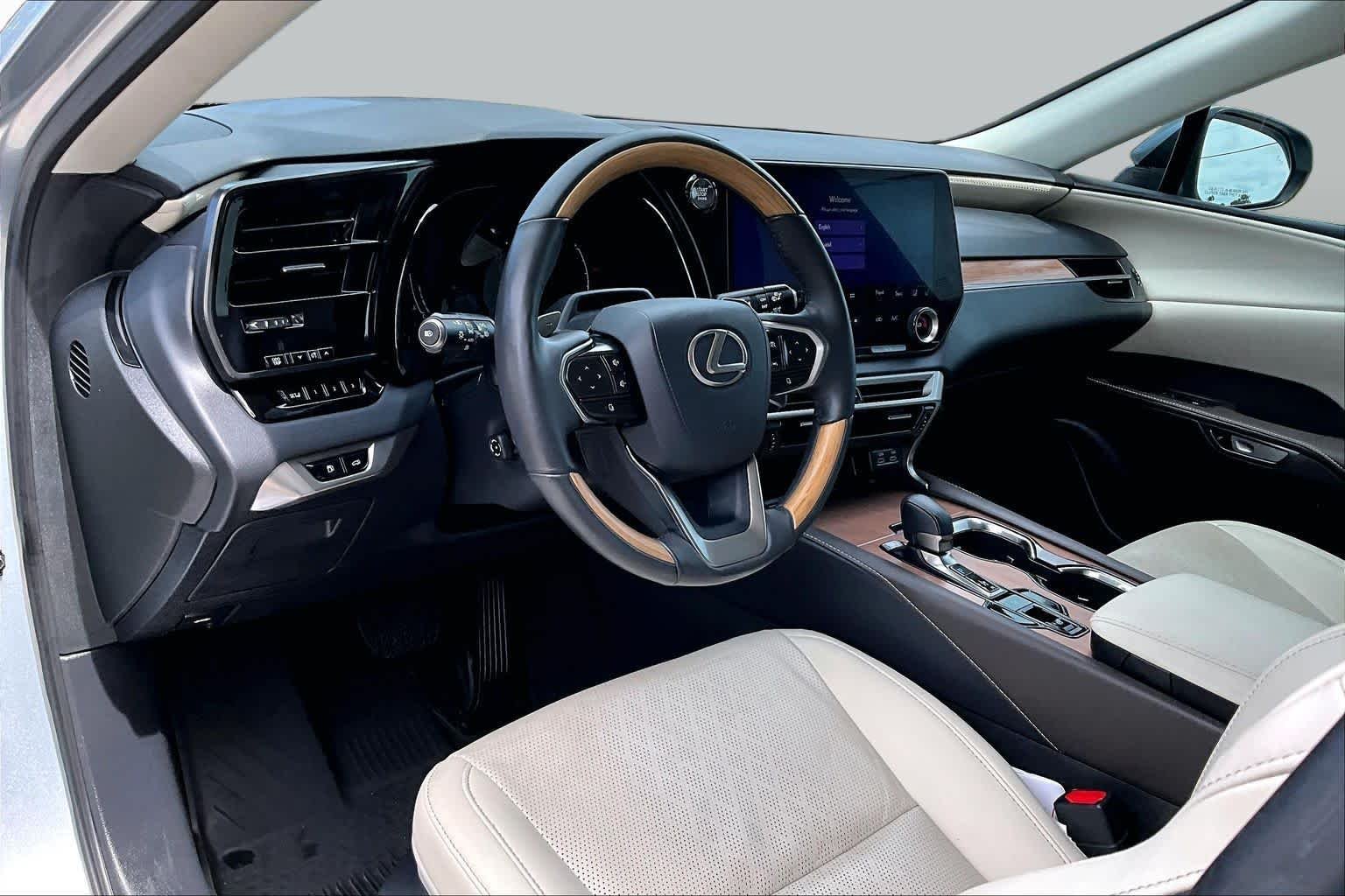 Used 2024 Iridium Lexus Premium Plus image 18