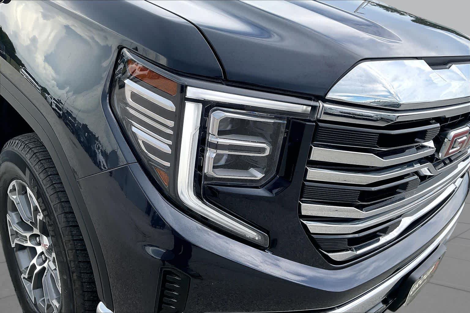 Used 2026 Titanium Rush Metallic GMC SLT image 28