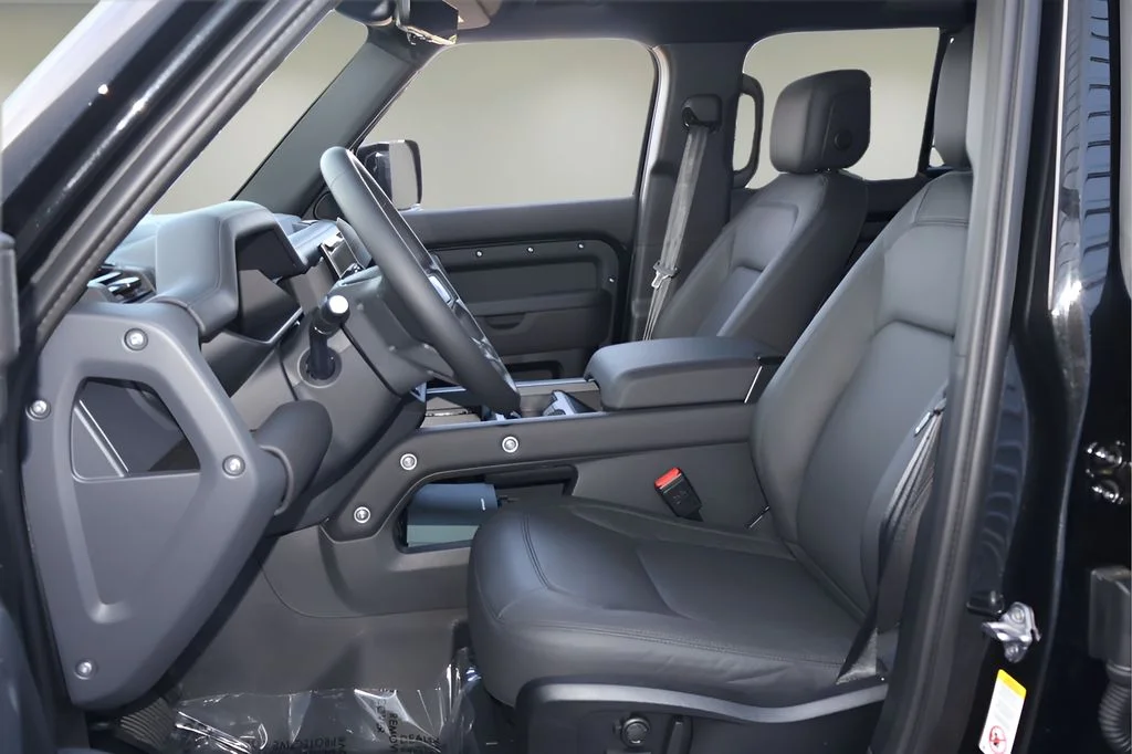 New 2026 Santorini Black Land Rover X-Dynamic SE image 12