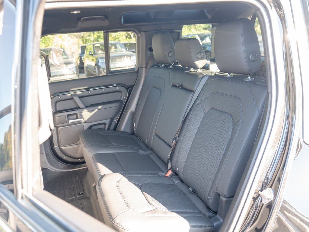 New 2026 Santorini Black Land Rover S image 23