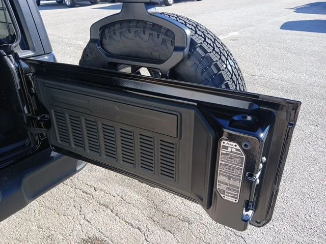 New 2026 Black Clear-Coat Exterior Paint Jeep Sport S image 18