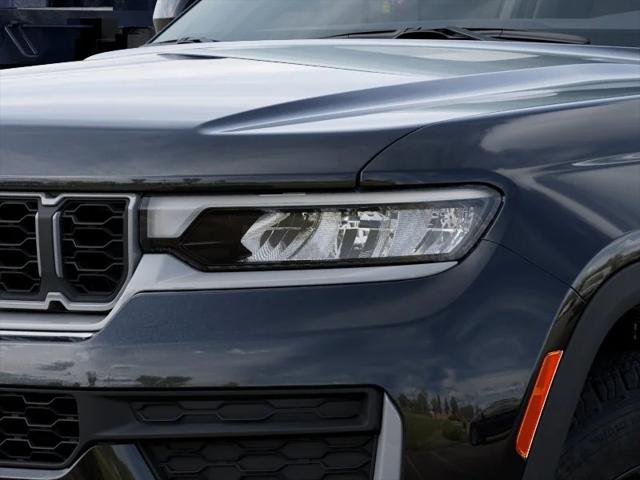 New 2026 Diamond Black Crystal Pearl-Coat Exterior Paint Jeep Altitude image 23