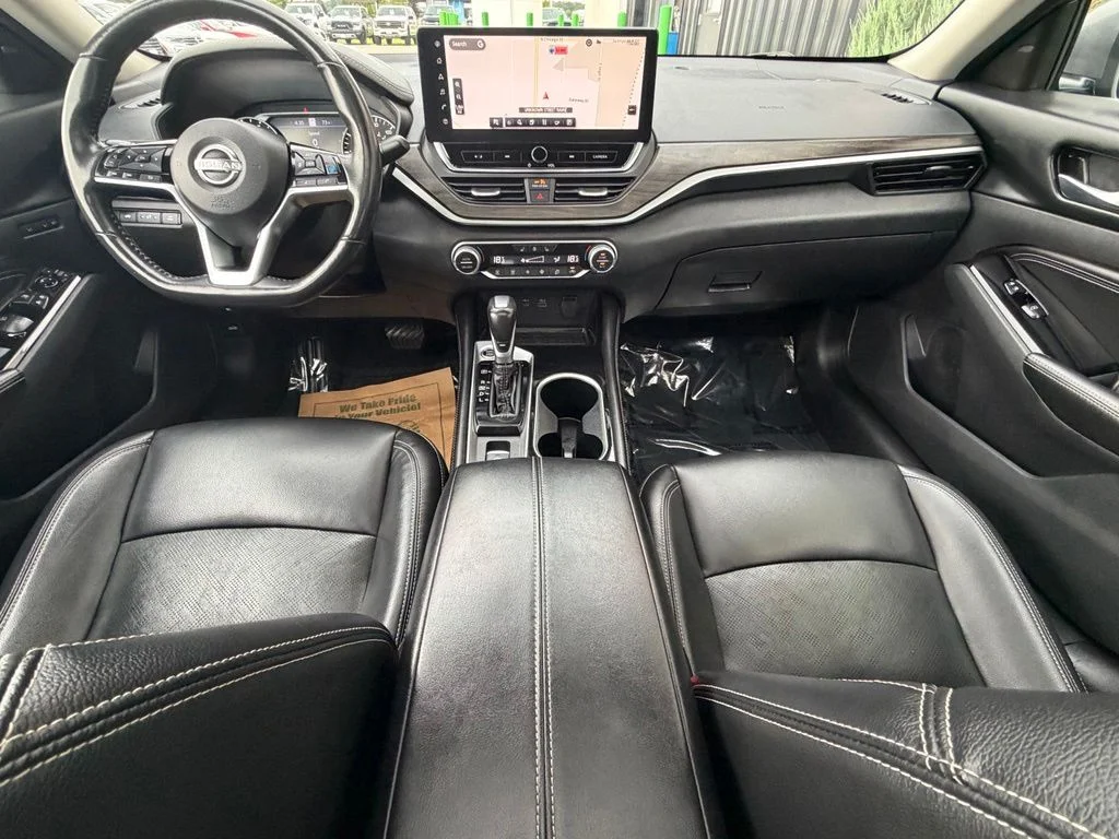 Used 2023 Gray Nissan Platinum image 12